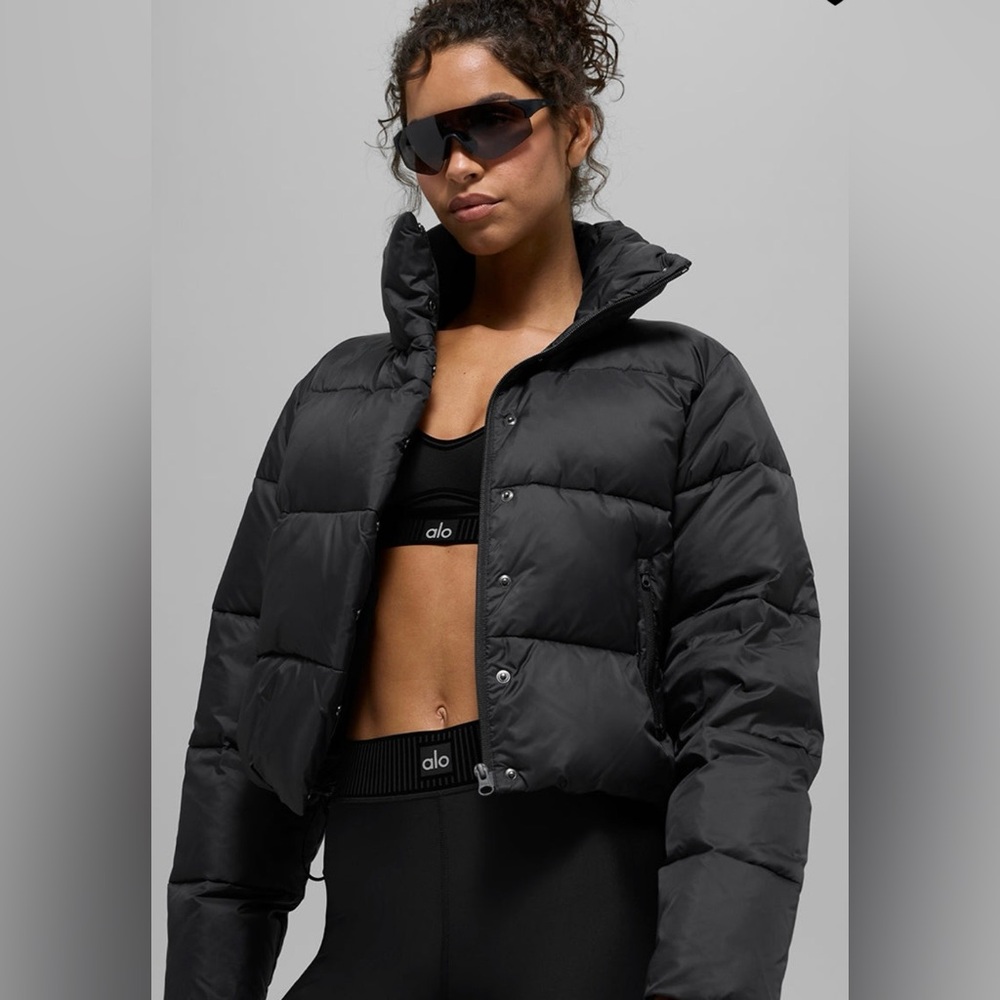 ALO Yoga NWT Gold Rush Puffer Jacket Full Zip, zipper pocket, very warm Black M